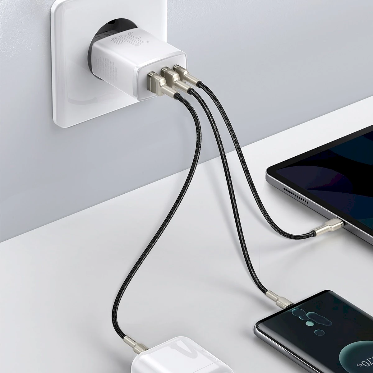 Baseus Sieninis įkroviklis 30W 2xUSB + USB-C QC3.0 PD3.0, baltas