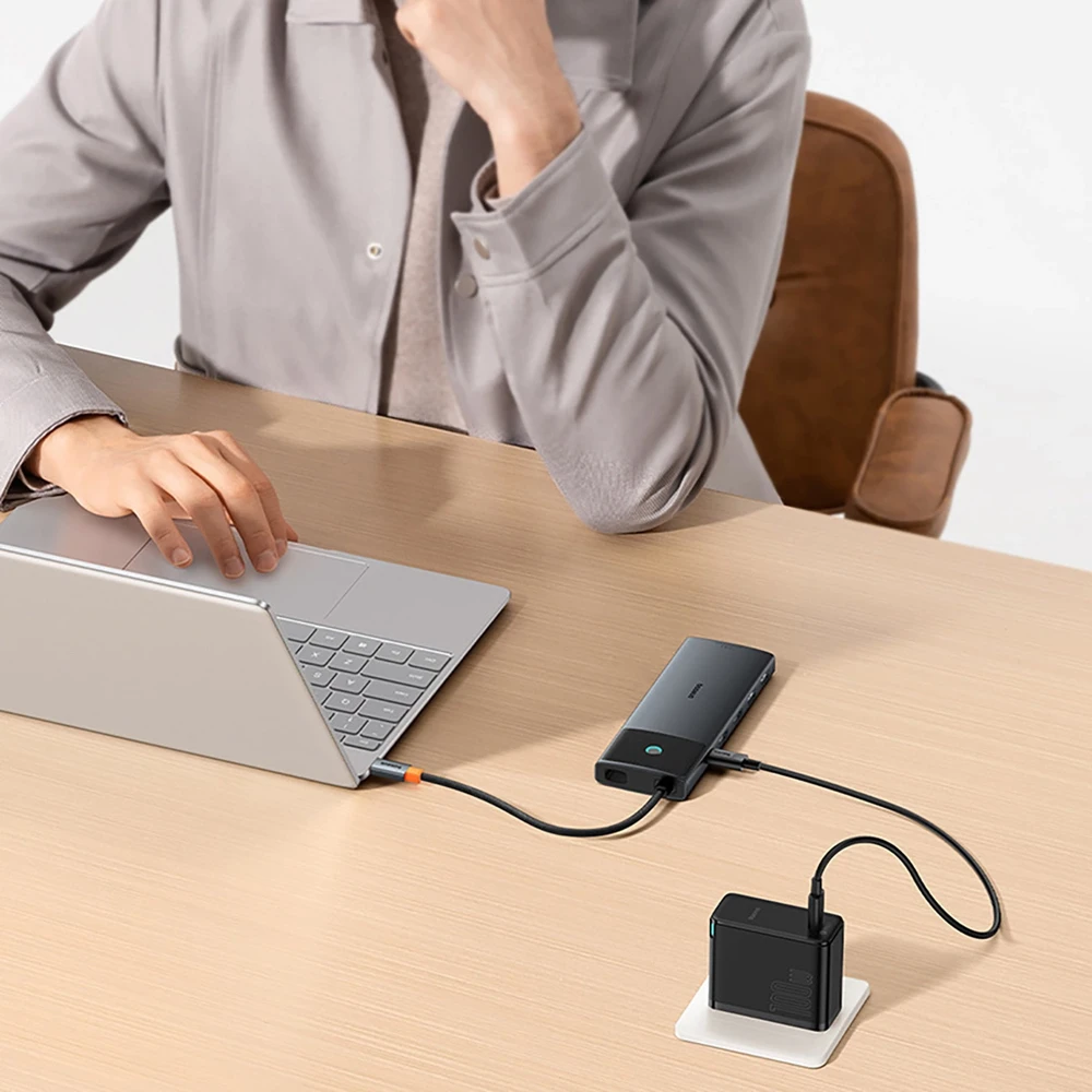 Baseus 10in1 adapteris darbo vietoje