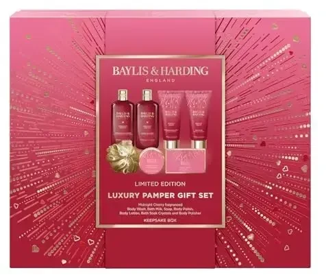 Baylis & Harding Midnight Cherry Luxury Pamper dovanų rinkinys permatomoje pakuotėje