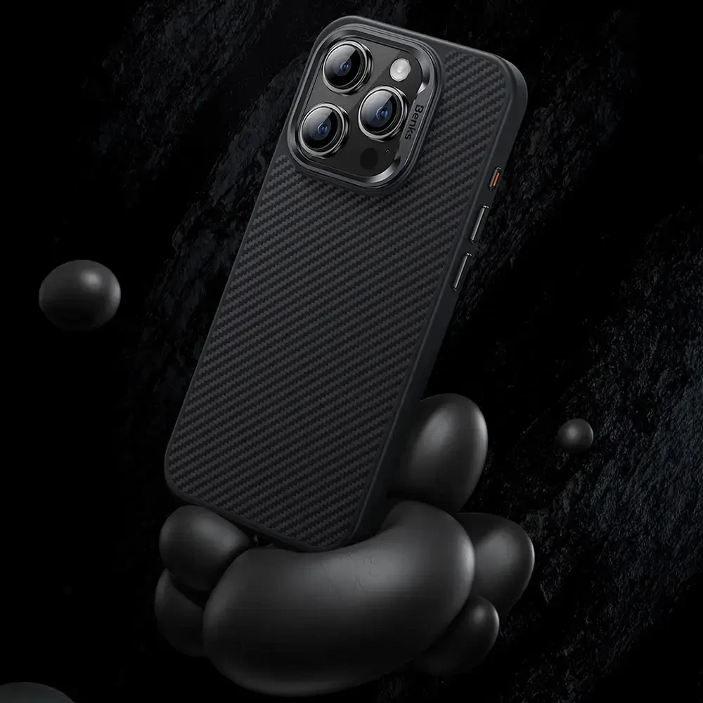 „Benks Magnetic Hybrid Armor Pro Kevlar“ telefono dėklas, skirtas „iPhone 15 Plus“, juodas
