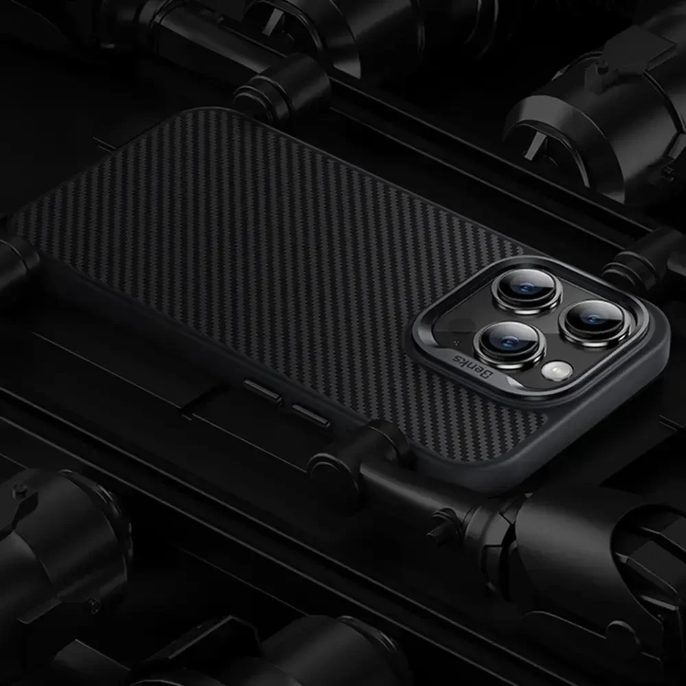 „Benks Magnetic Hybrid Armor Pro Kevlar“ telefono dėklas, skirtas „iPhone 15 Plus“, juodas