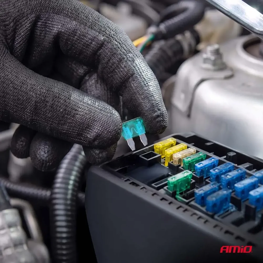 Automobilių plokštieji saugikliai mini 3 vnt. 10A amio-05098