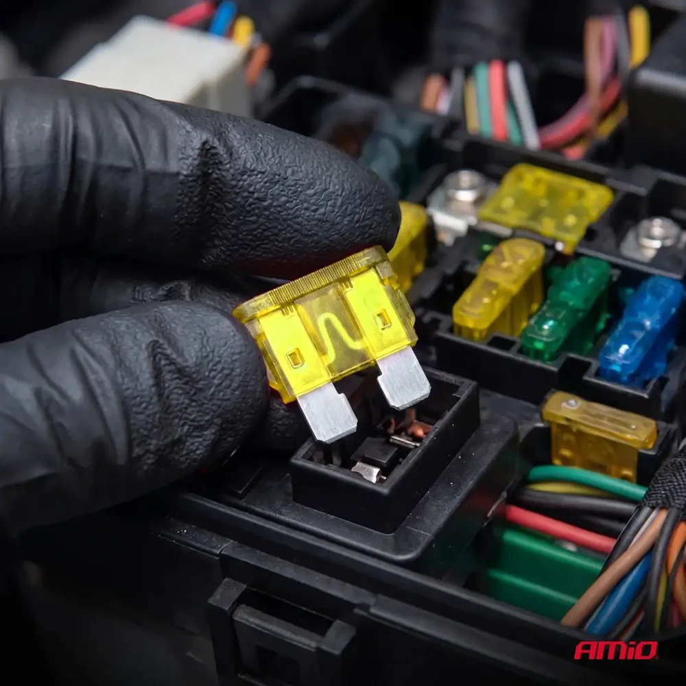 Automobiliniai plokštieji saugikliai standard 3 vnt. 20a amio-05107