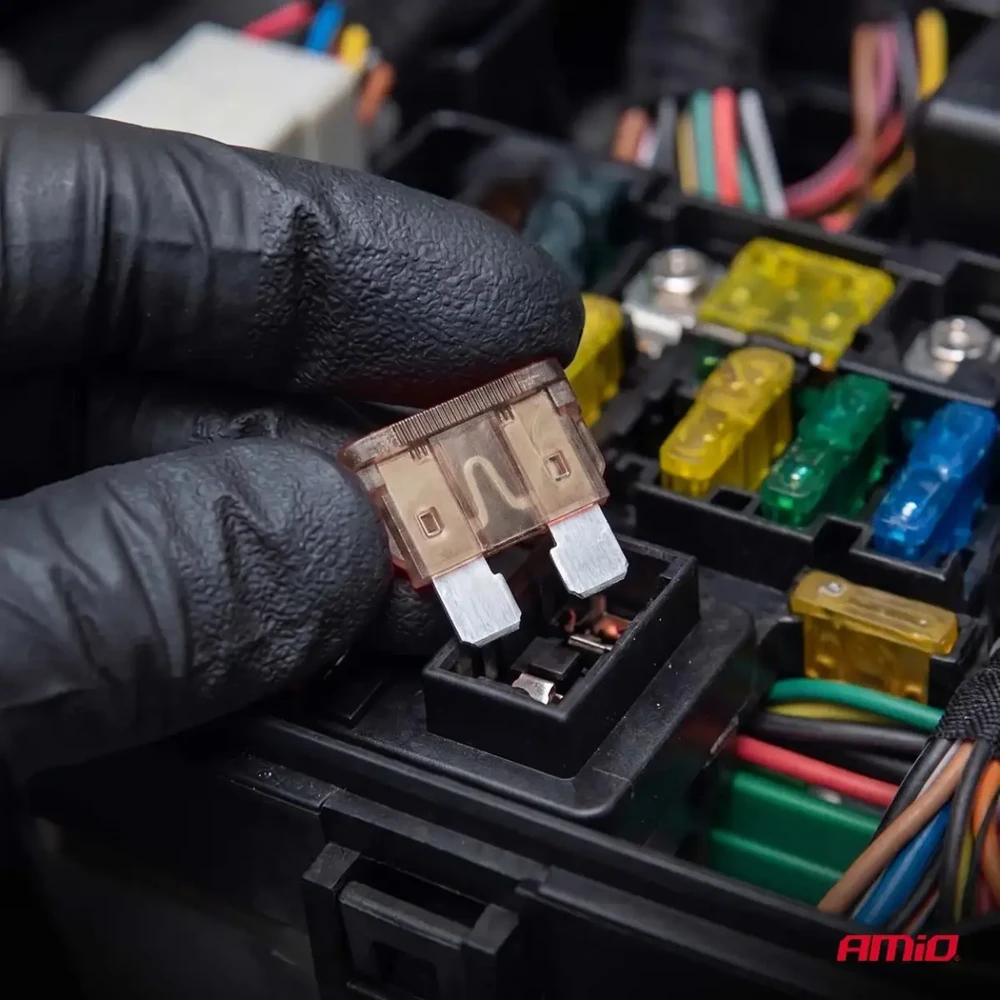 Automobiliniai plokštieji saugikliai standartiniai 3 vnt. 7.5A AMIO-05104