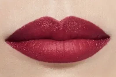 Chanel Rouge Allure Velvet švytintys matiniai lūpų dažai, 3,5 g, spalva: 58 - ROUGE VIE
