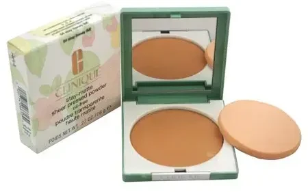 „Clinique Stay-Matte Sheer“ presuota pudra #04 „Stay Honey“ (M), 7,6 g