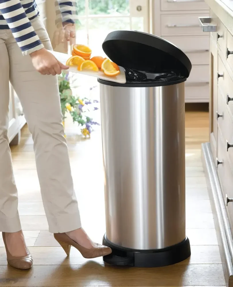 Metalinė šiukšlių dėžė su Curver 40L pedalu