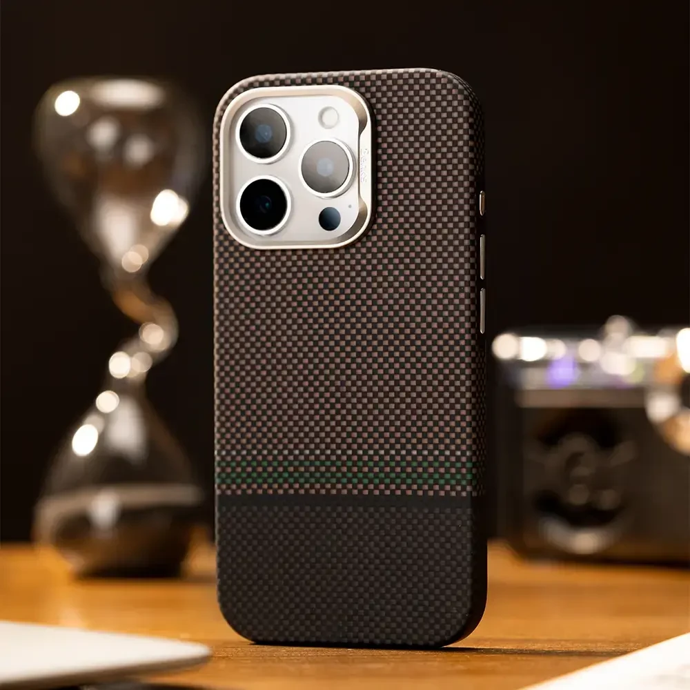„Benks Magnetic Armor Air Prestige Kevlar 600D“ dėklas (G065), skirtas Apple iPhone 16 Pro telefonui.