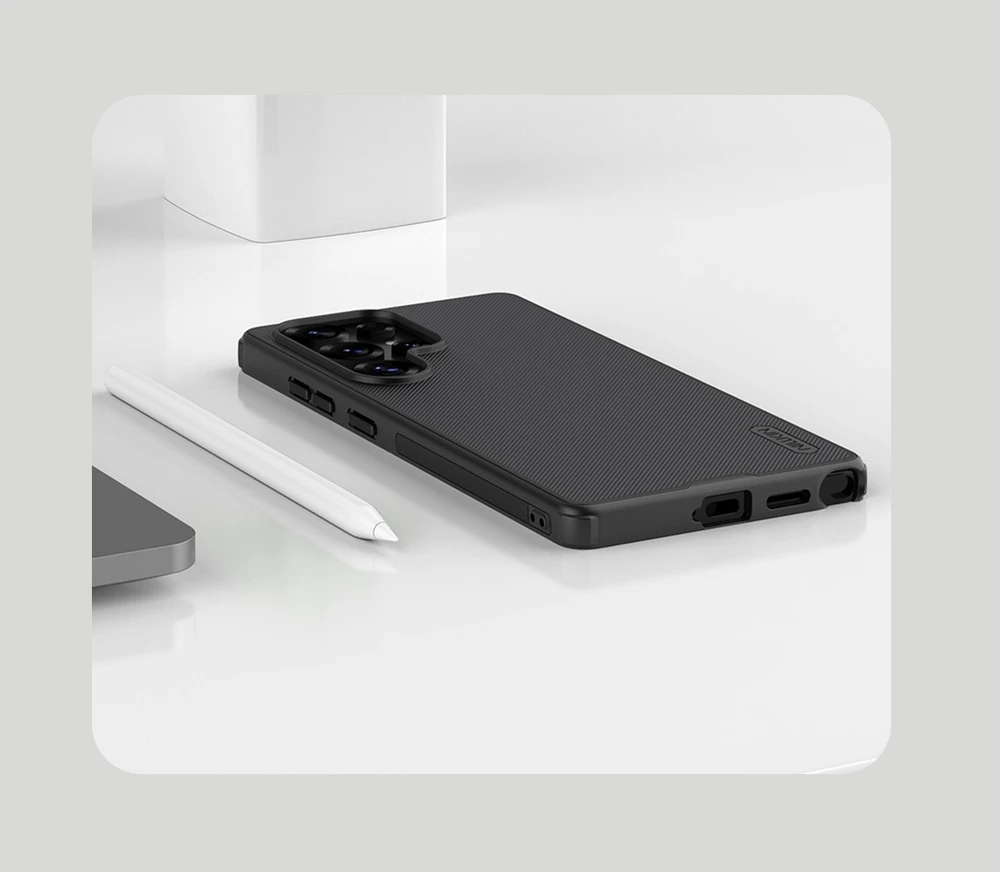 Nillkin Super Frosted Shield Pro Magnetic Case Samsung S25 Ultra su MagSafe – dėklas telefonui juodos spalvos