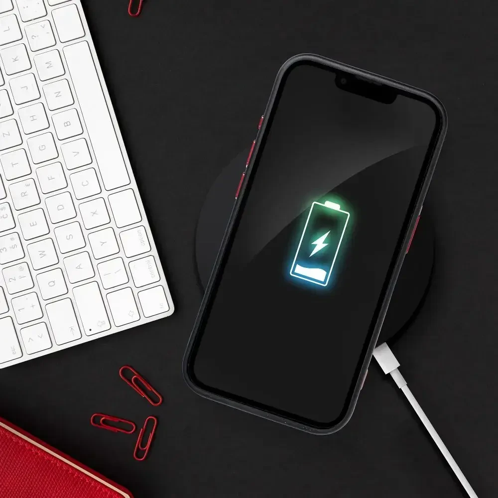 OEM dėklas, skirtas iPhone 17, spalvotas kraštas, MagSafe dėklas, juodas-raudonas