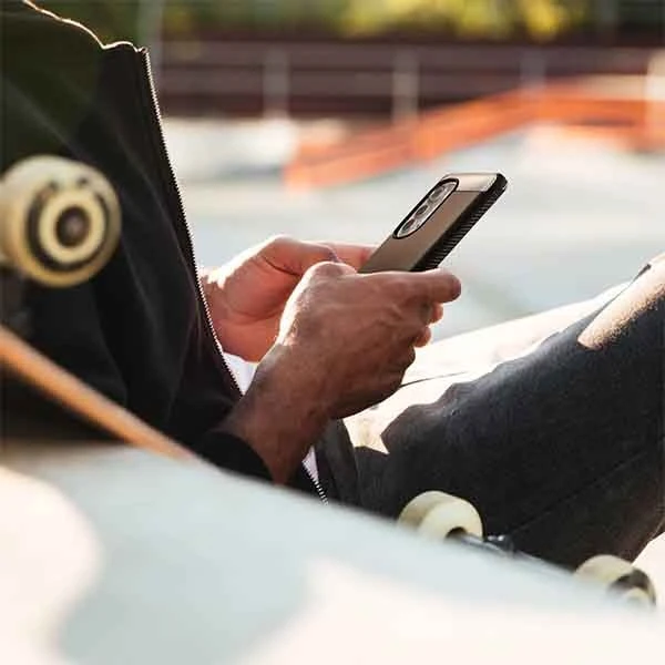 Dėklas Spigen Rugged Armor, juodas - Motorola Edge 2022
