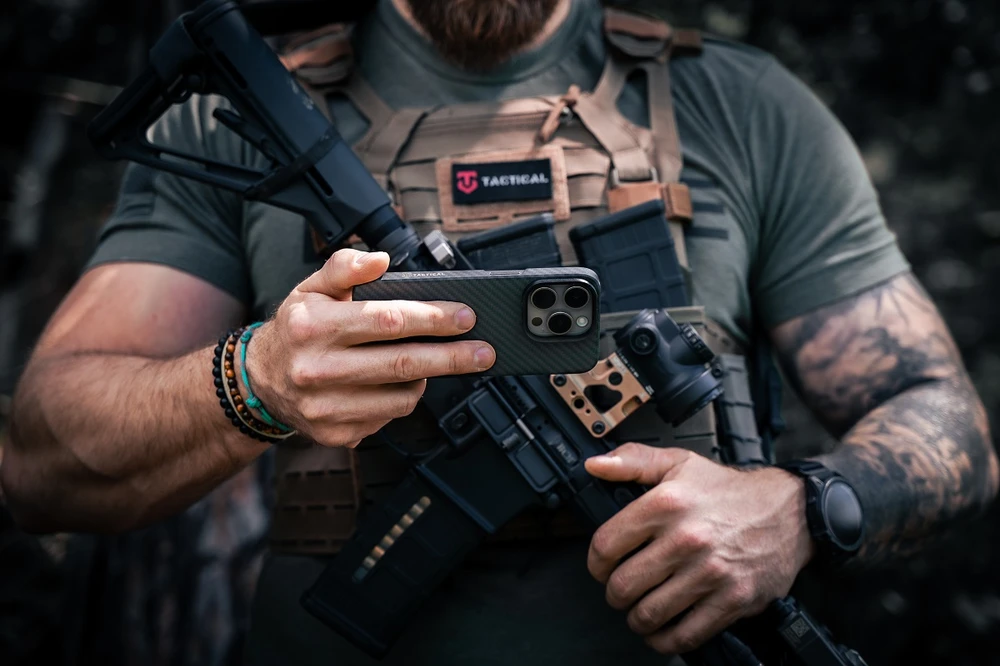 Dėklas Tactical MagForce Aramid skirtas Apple iPhone 16 juodos spalvos