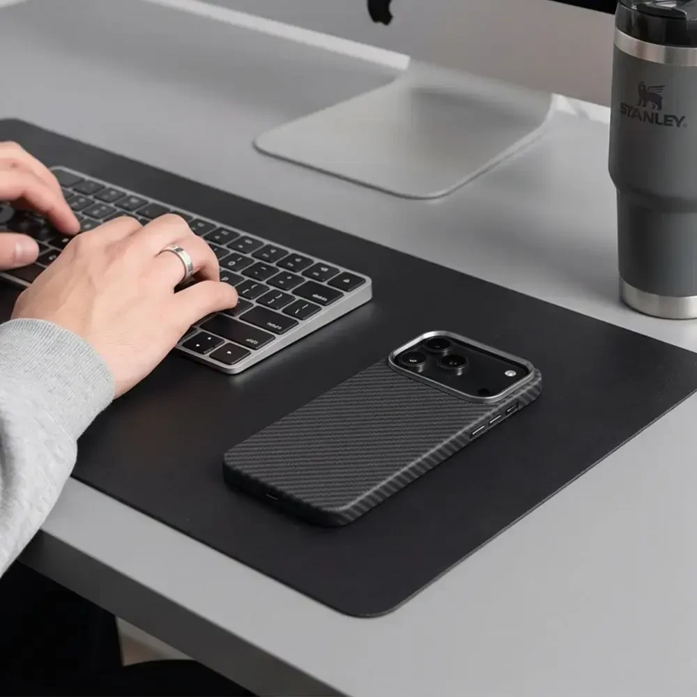 Dėklas Tech-Protect ION CARBON MagSafe iPhone 17 Pro / 18 Pro Juodas/SIDABRINIS