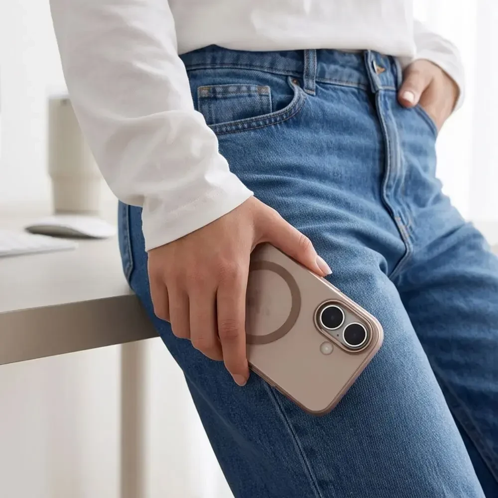 **Tech-Protect MagZero MagSafe dėklas, skirtas iPhone 17 – smėlio-rudos spalvos, matinis**