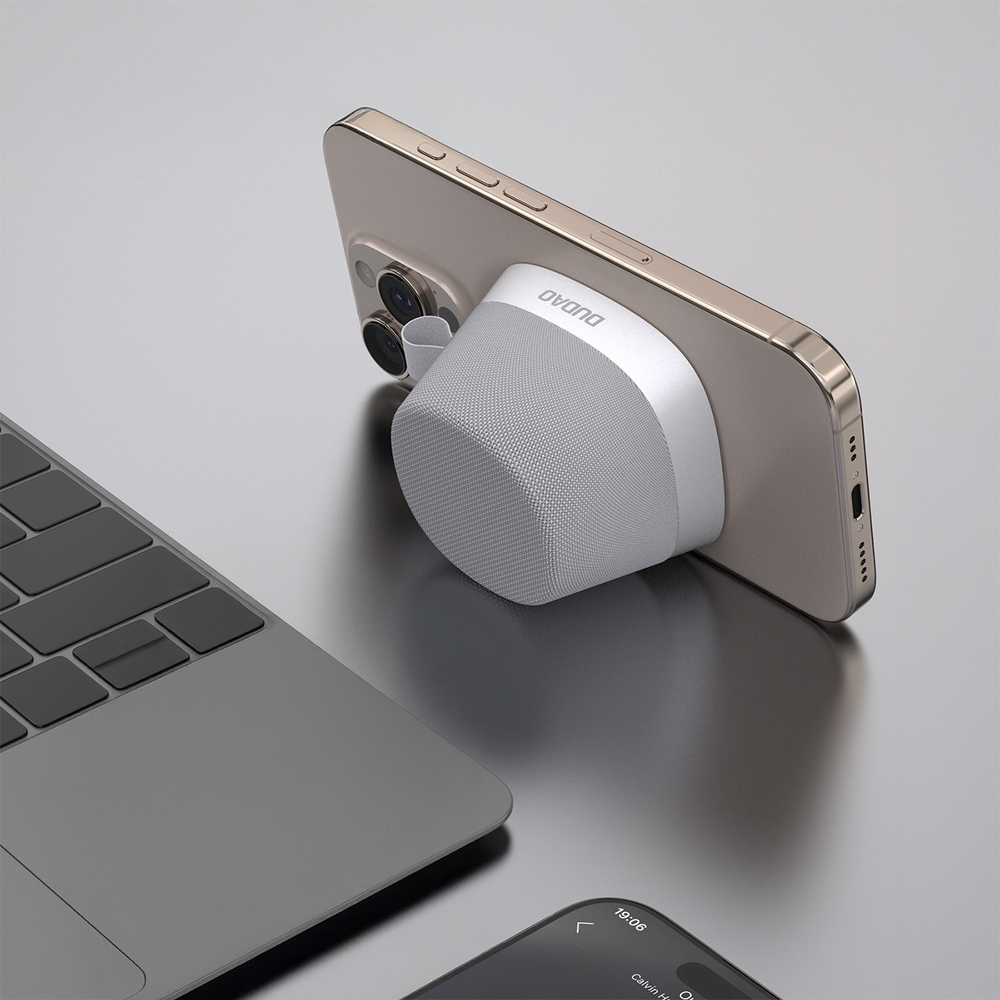 Dudao Y20 belaidis garsiakalbis su magnetiniu laikikliu „Bluetooth“ 5.3 – sidabrinis