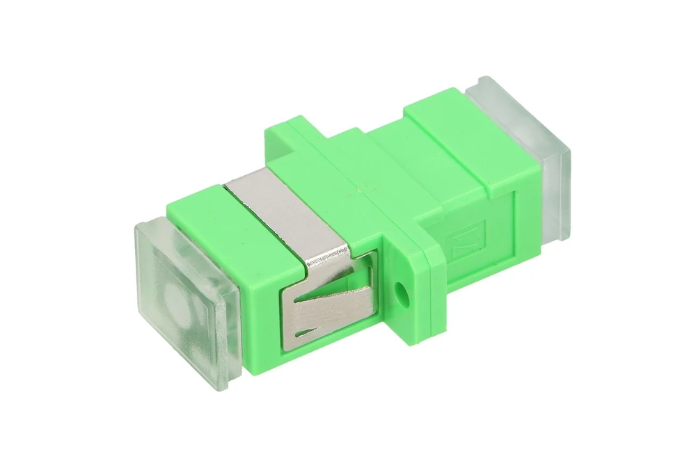 Šviesiai žalias SC/APC adapteris su apsauginiais dangteliais