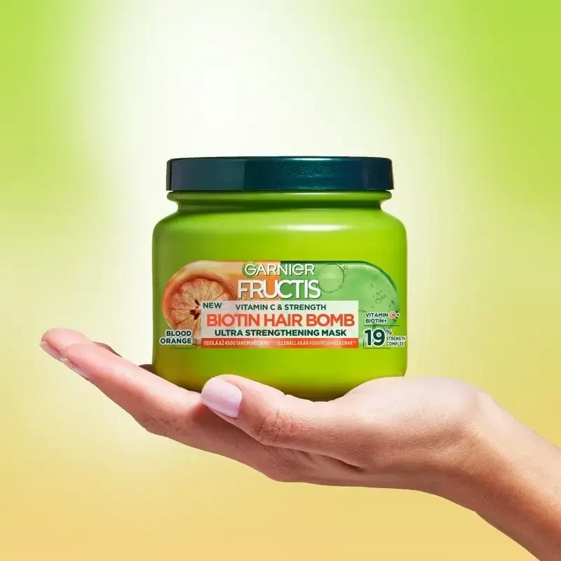 Garnier „Fructis“ vitaminų ir stiprumo biotino plaukų bombos kaukė
