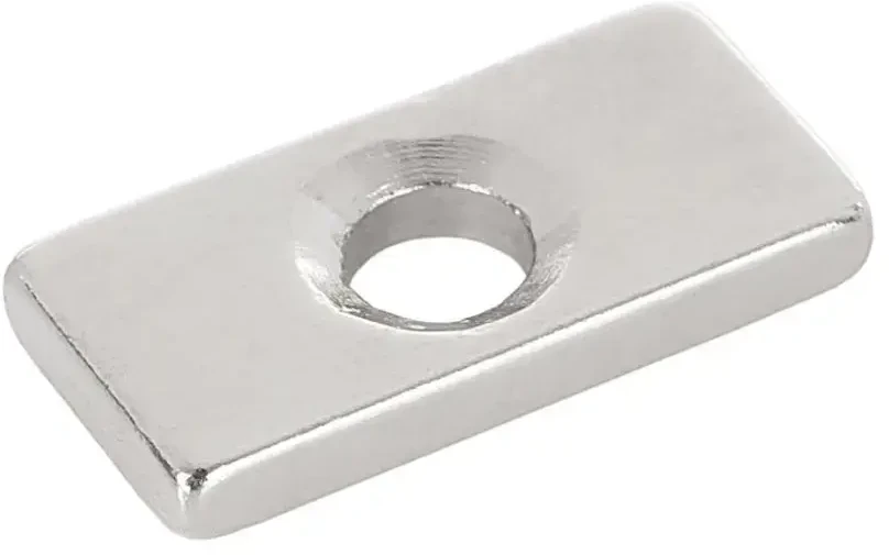 Geko Neodimio magnetas 20x10x3mm su skylute NdFeB