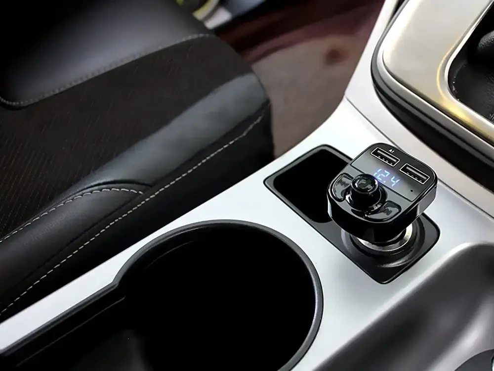 „GoodBuy“ automobilio FM siųstuvas su USB/SD adapteriu ir juodas