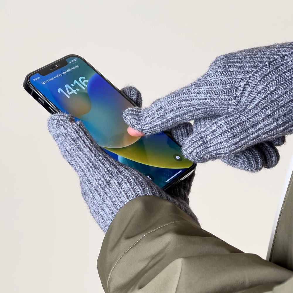 Hurtel Megztos pirštinės telefonui su iškirptėmis pirštams – pilkos spalvos