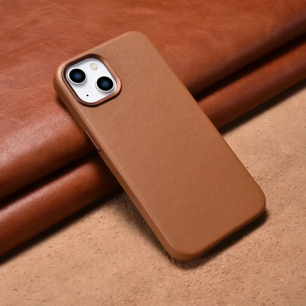 iCarer Leather Apple iPhone 14 Plus dėklas telefonui rudos spalvos (MagSafe Compatible)