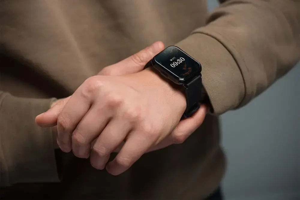 Išmanusis laikrodis TITMO E-100 (TFT, bluetooth call) juodas