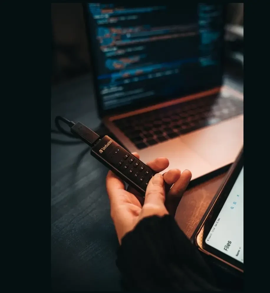Kietasis diskas Išorinis diskas Verbatim klaviatūra Secure USB-C 3.2 Gen 1 128GB juodos spalvos 49432