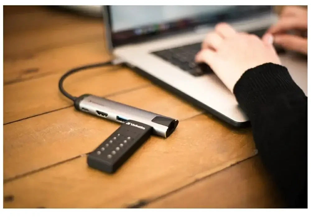 Kietasis diskas Išorinis diskas Verbatim klaviatūra Secure USB-C 3.2 Gen 1 128GB juodos spalvos 49432