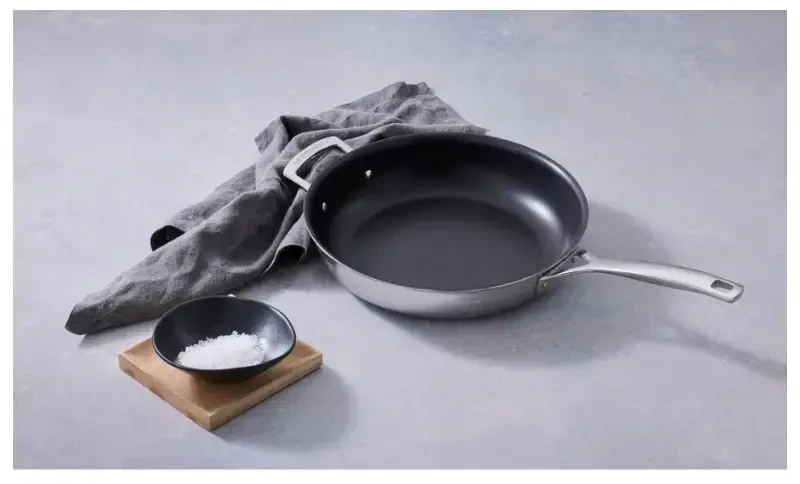 Le Creuset 3 sluoksnių nerūdijančio plieno keptuvė su nepridegančia danga Ø28cm