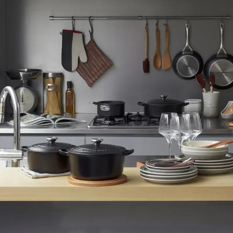 Puodas LeCreuset Signature 26 cm, juodas