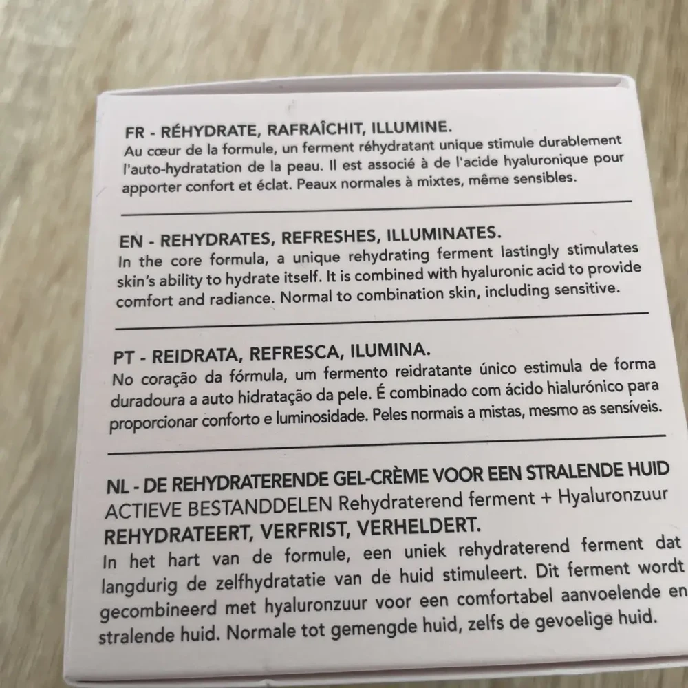 "Lierac Hydragenist Illuminating Rehydrating Gel-cream" drėkinamasis veido kremas-gelis 50ml