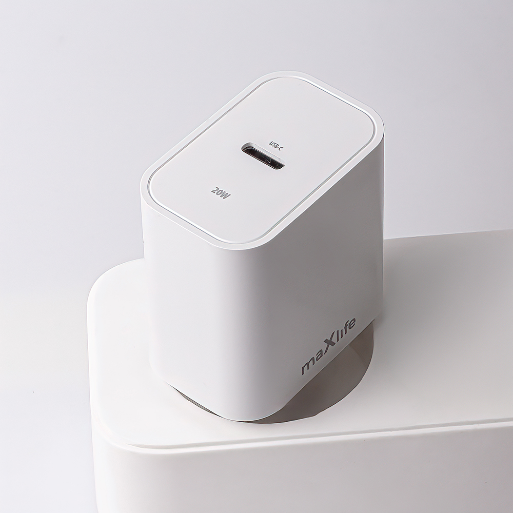 Maxlife MXTC-06-20C PD QC įkroviklis 1x USB-C 20W baltos spalvos + USB-C - Lightning kabelis 20W