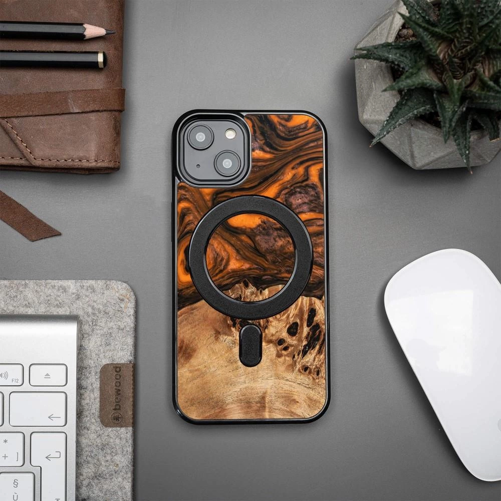 Wood and resin Apple iPhone 15 Plus MagSafe Bewood Unique Oranžinis - dėklas telefonui oranžinės ir juodos spalvps