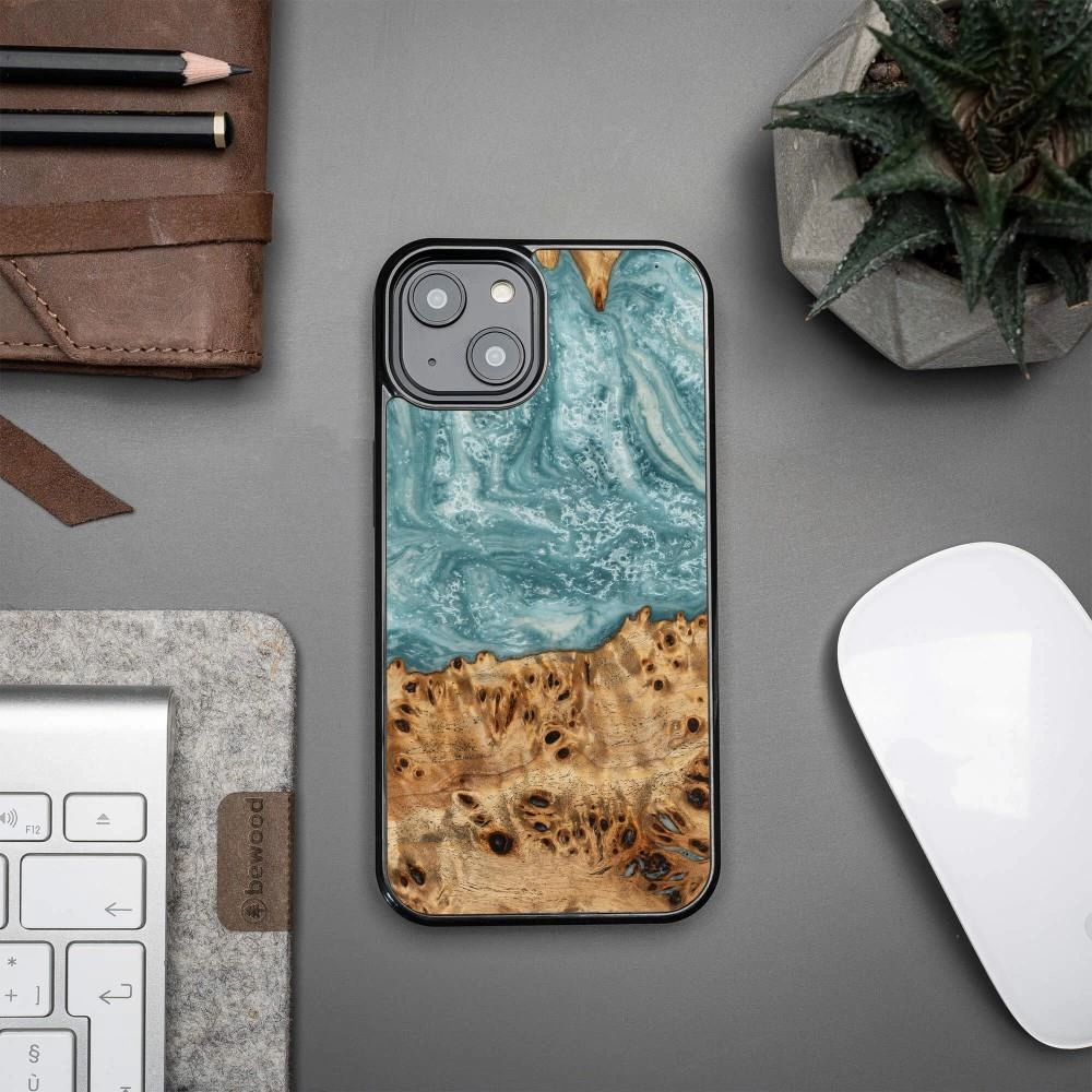 Medinis ir dervos dėklas skirtas iPhone 15 Plus Bewood Unique Uranus - mėlyna ir balta