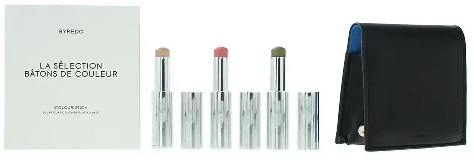 Mėlynas rinkinys Byredo: Colour Stick daugiafunkcis akių šešėlių pieštukas 509 Solar Flare 3,5 g + Colour Stick daugiafunkcis akių šešėlių pieštukas 509 Kumato Face 3,5 g + Colour Stick daugiafunkcis akių šešėlių pieštukas 509 Flower Play 3,5 g + Byredo GWP odinė kosmetinė