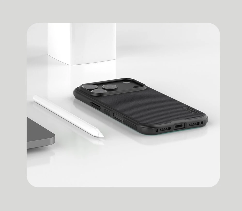 Nillkin Super Frosted PRO Back dėklas skirtas Apple iPhone 17 Pro Max juodos spalvos