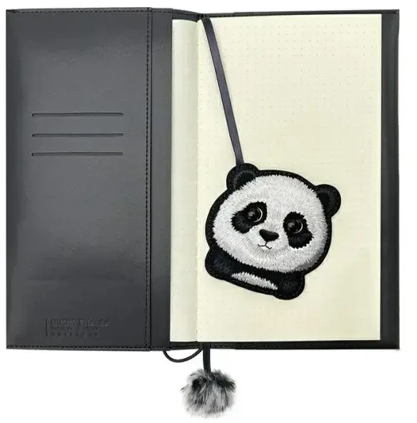Nimmy rinkinys 2in1 užrašų knygelė + rašiklis juodos spalvos Big Eyed Pet 2.0 Panda