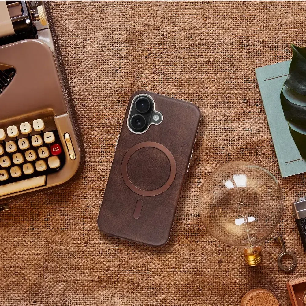 Oem GENTLEMAN MAG COVER dėklas suderinamas su MagSafe skirtas Apple iPhone 16 Pro rudos spalvos