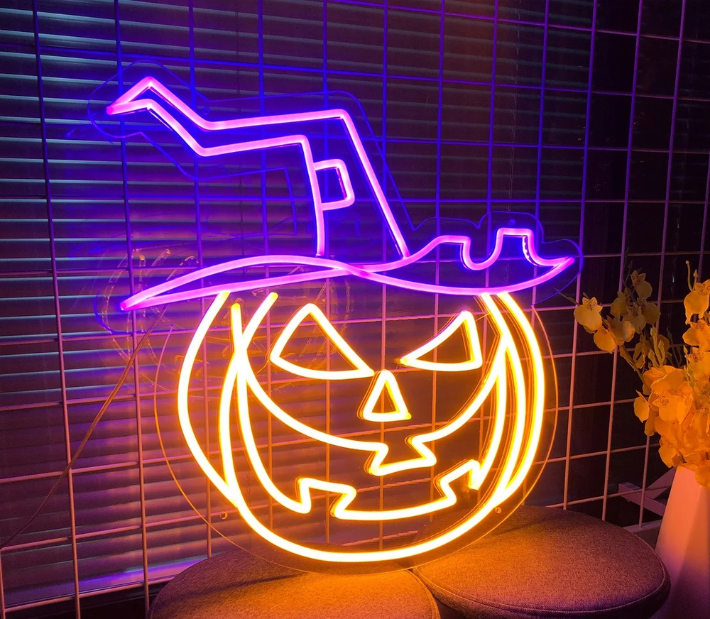 TelForceone Neoninė PLEXI LED PUMPKIN WITCH violetinės spalvos inė oranžinė FPNE17"Forever" šviesiai