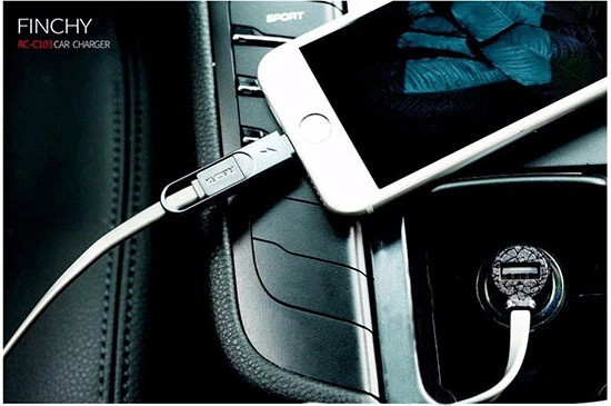 REMAX automobilinis įkroviklis RCC-103 Finchy – USB – 3,4A su „Lightning“ + „MicroUSB“ laidu, sidabrinis