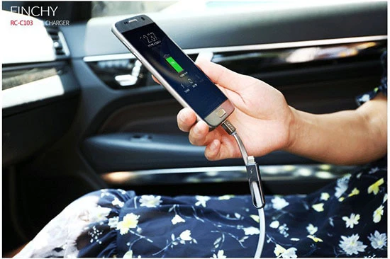 REMAX automobilinis įkroviklis RCC-103 Finchy – USB – 3,4A su „Lightning“ + „MicroUSB“ laidu, sidabrinis