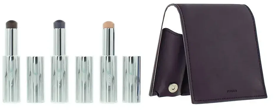 Plum Set Byredo: Colour Stick daugiafunkcis akių šešėlių pieštukas 509 Solar Flare 3,5 g + Colour Stick daugiafunkcis akių šešėlių pieštukas 509 Kumato Face 3,5 g + Colour Stick daugiafunkcis akių šešėlių pieštukas 509 Flower Play 3,5 g + Byredo GWP odinis maišelis