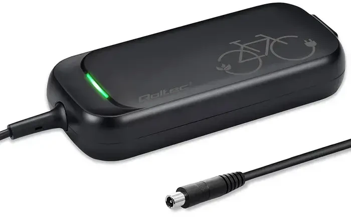 Qoltec 50334 Greitasis įkroviklis elektriniam dviračiui, elektriniam paspirtukui XIAOMI 36V | 42V | 2A | 8.0*8.0mm | atsparus vandeniui + maitinimo kabelis