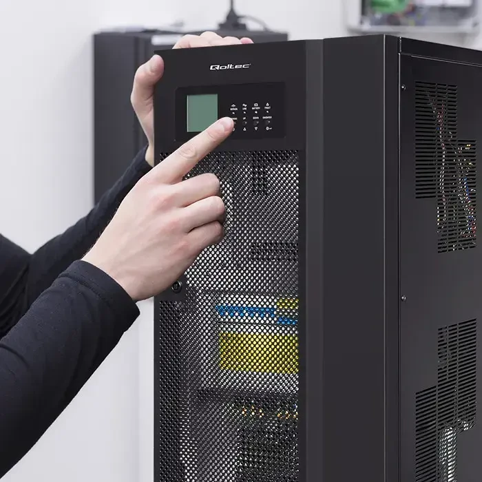 Qoltec 53948 Nepertraukiamo maitinimo šaltinis UPS 3 fazių | 10KVA | 8kW | LCD