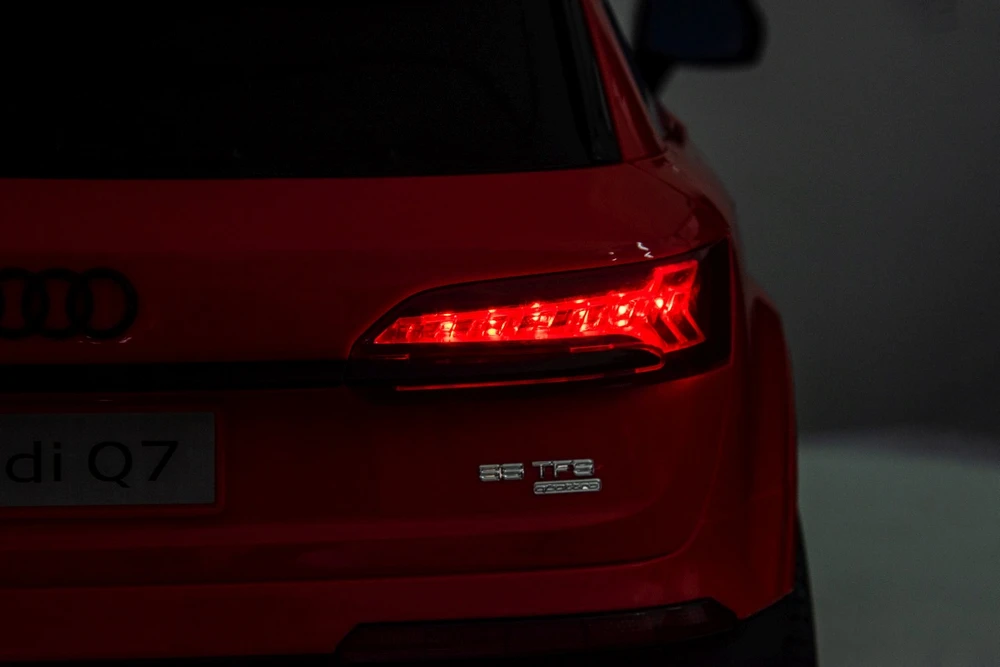 Ramiz Elektromobilis Audi Q7 NEW LIFT, Raudona