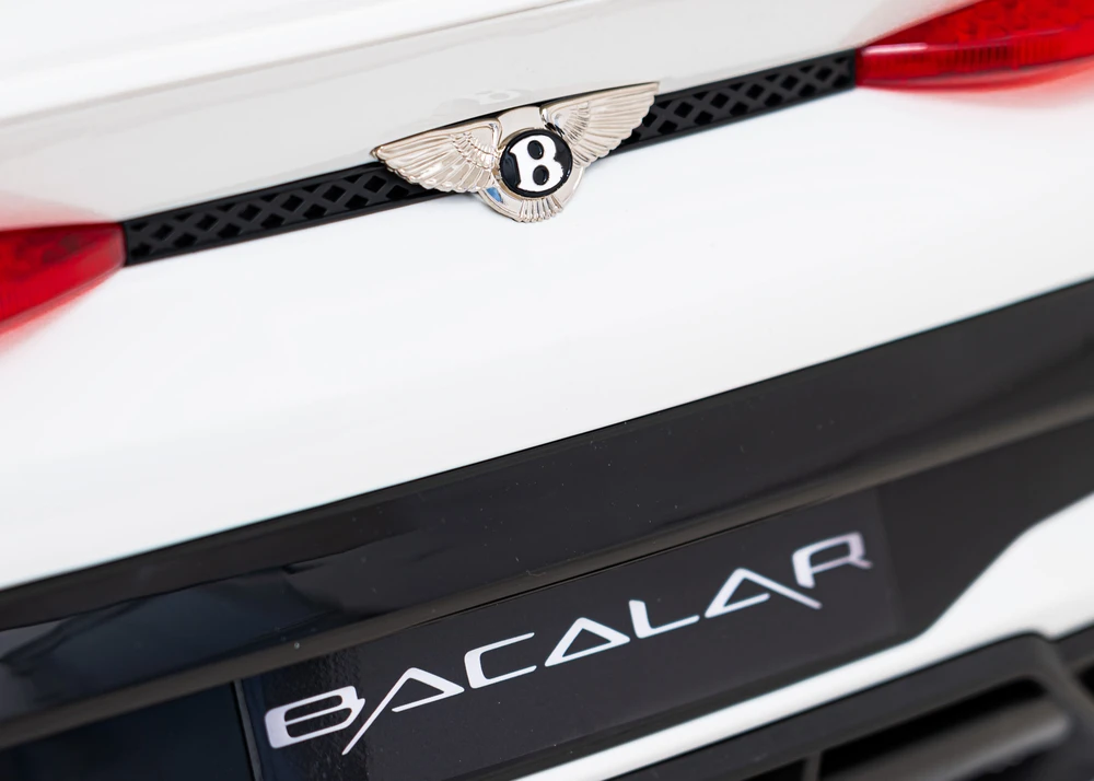 RAMIZ Elektromobilis Bentley Bacalar baltas su pulteliu ir LED apšvietimu