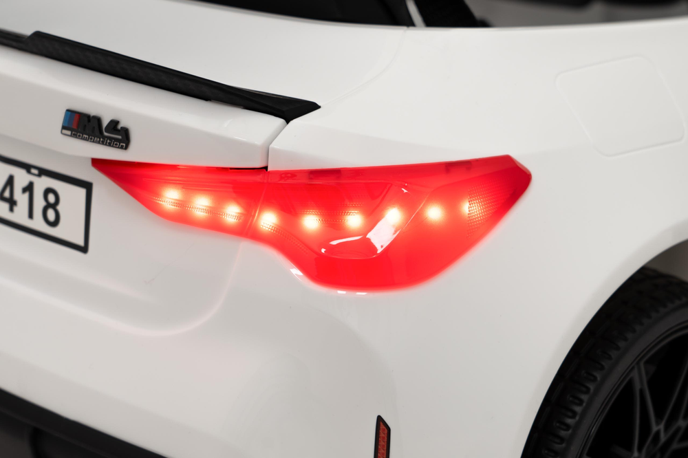 Triton Elektromobilis BMW M4 baltas