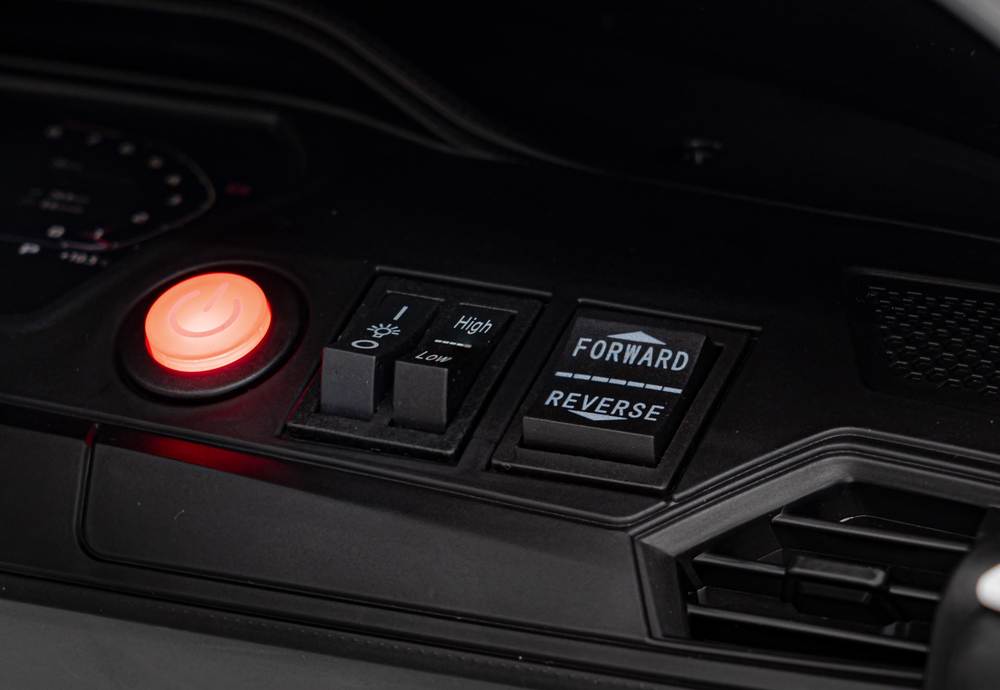 Triton Elektromobilis BMW M4 baltas