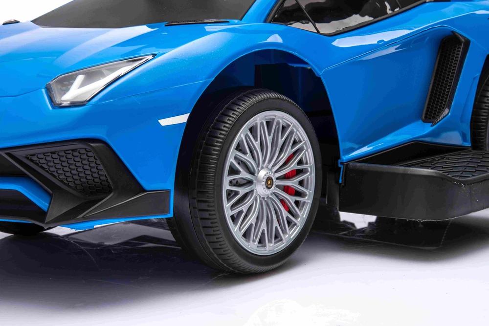 Ramiz Vaikiškas Lamborghini Aventador SV elektrinis triratukas su garsais ir LED šviesomis, iki 30 kg, juodas