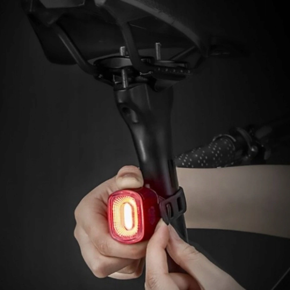 Rockbros Q2S LED galinis dviračio žibintas su išmaniąja stabdymo sistema + USB-C - USB-A laidas - juodos spalvos